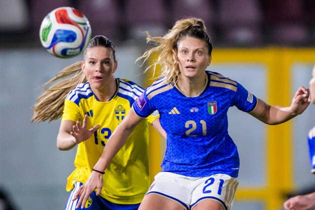 260303 Bella Andersson of Sweden and Michela Cambiaghi of Italy during the Women s FIFA World Cup Qualifier football match between between Italy and Sweden on March 3, 2026 in Reggio Calabria Photo Ludvig Thunman BILDBYRAN code LT LT0780 fotboll football soccer fotball vm kval kval fifa womens world cup qualifier qualifier italien italy sverige sweden dam bbeng  Copyright: LUDVIGxTHUNMAN BB260303LT080