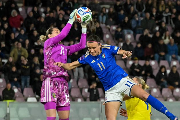 CALCIO - FIFA Mondiali - Women s Qualification - Italy vs Sweden REGGIO CALABRIA, ITALY - MARCH 03: Barbara Bonansea of Italy and Jennifer Falk of Sweden during group stage match between Italy and Sweden at Stadio Oreste Granillo on March 3, 2026 in Reggio Calabria, Italy. Reggio Calabria Italy  Copyright: xIPAxSport ABACAx