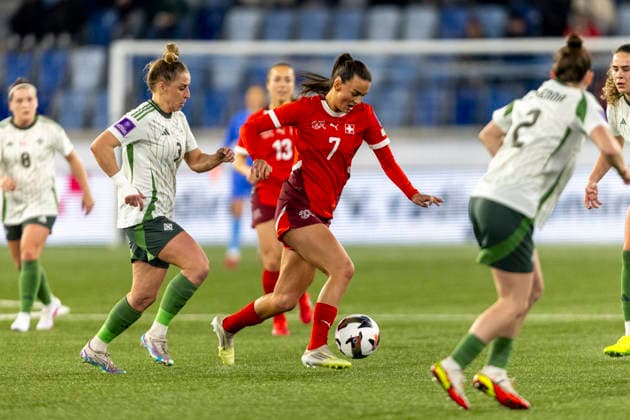 03 03 2026, Lausanne, Stade de la Tuiliere, Switzerland Northern Ireland World Cup Women s European Qualifiers, Riola Xhemaili of Switzerland controls the ball under pressure from Natalie Johnson of Northern Ireland Lausanne Stade de la Tuiliere Vaud Switzerland Copyright: xJustPictures.ch PascalxKesselmarkx jp-en-PaKe-_62A0586