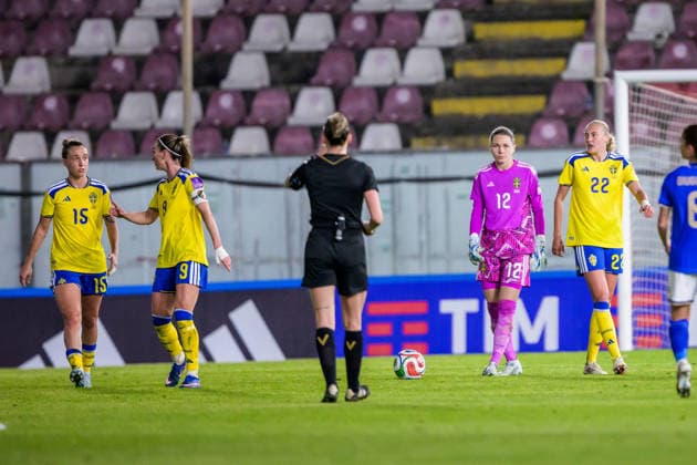 260303 Julia Zigiotti Olme, Kosovare Asllani, goalkeeper Jennifer Falk and Elma Junttila Nelhage of Sweden during the Women s FIFA World Cup Qualifier football match between between Italy and Sweden on March 3, 2026 in Reggio Calabria Photo Ludvig Thunman BILDBYRAN code LT LT0780 fotboll football soccer fotball vm kval kval fifa womens world cup qualifier qualifier italien italy sverige sweden dam bbeng  Copyright: LUDVIGxTHUNMAN BB260303LT106