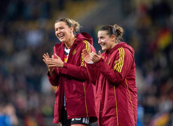 Soccer, Women, Season 2025 2026, World Cup Qualification in Dresden League A, Group 4 , Germany Slovenia, f l Larissa Mühlhaus Germany , Carlotta Wamser Germany , Cheering after the final whistle, 03 03 2026, Copyright: xSebastianxRäppold MatthiasxKochx