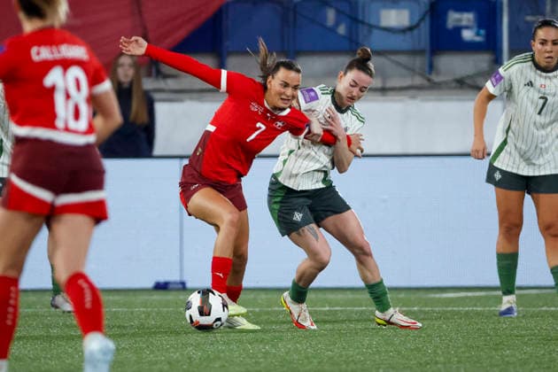 Riola Xhemaili Switzerland, 07 and Rebecca McKenna Northern Ireland, 02 in duel , Switzerland, Soccer, UEFA Womens World Cup Qualification, Group B 2, Switzerland vs Northern Ireland, 03 03 2026, Lausanne Stade de la Tuiliere Switzerland Copyright: xGrantxHubbsx