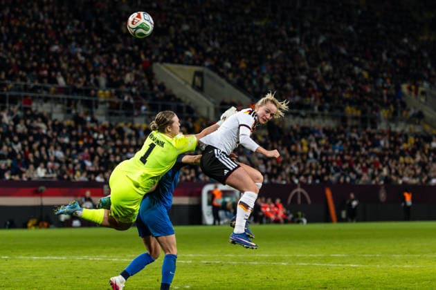 GER, UEFA Qualification for the FIFA Womens World Cup 2027, Germany Slovenia 03 03 2026, Rudolf Harbig Stadium, Dresden, GER, UEFA Qualification for the FIFA Womens World Cup 2027, Germany Slovenia Lea Schüller Germany 11 in a duel against Zala MerÅ¡nik Slovenia 1 Â nordphotoxGmbHxx xAlexanderxTrienitz nph00051