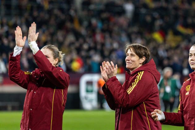 GER, UEFA Qualification for the FIFA Womens World Cup 2027, Germany Slovenia 03 03 2026, Rudolf Harbig Stadium, Dresden, GER, UEFA Qualification for the FIFA Womens World Cup 2027, Germany Slovenia Ann Katrin Berger Germany 1 thanks the fans Â nordphotoxGmbHxx xAlexanderxTrienitz nph00051
