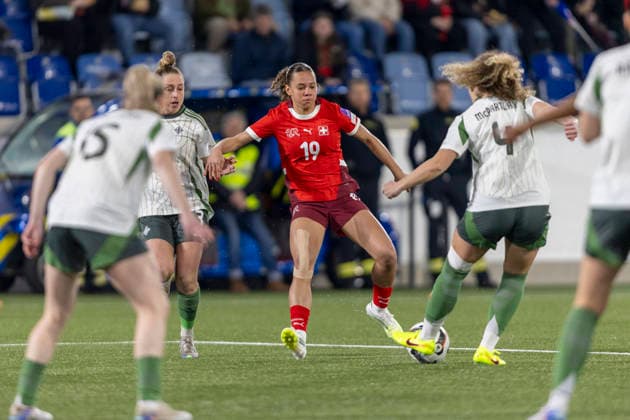 03 03 2026, Lausanne, Stade de la Tuiliere, Switzerland Northern Ireland World Cup Women s European Qualifiers, Iman Beney of Switzerland battles for the ball with Brenna McPartlan of Northern Ireland Lausanne Stade de la Tuiliere Vaud Switzerland Copyright: xJustPictures.ch PascalxKesselmarkx jp-en-PaKe-_62A0367