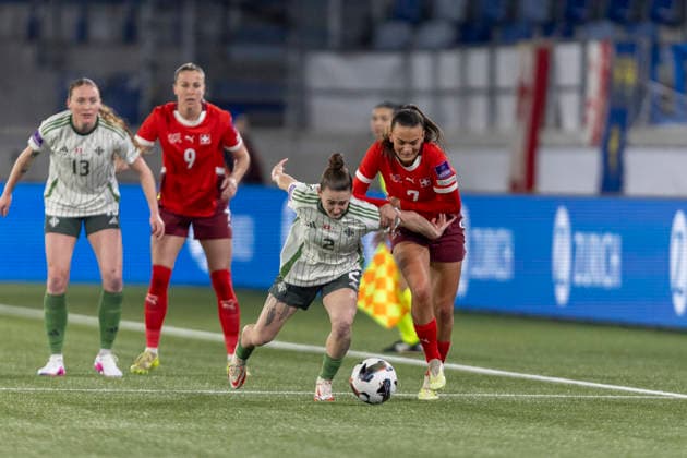 03 03 2026, Lausanne, Stade de la Tuiliere, Switzerland Northern Ireland World Cup Women s European Qualifiers, Riola Xhemaili of Switzerland battles for the ball with Rebecca McKenna of Northern Ireland Lausanne Stade de la Tuiliere Vaud Switzerland Copyright: xJustPictures.ch PascalxKesselmarkx jp-en-PaKe-_62A0427