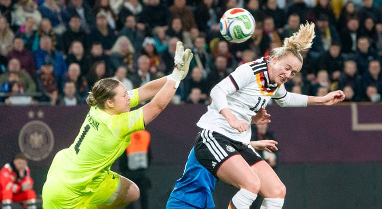 3 3 2026, Soccer, GER, Women, World Cup Qualification, Matchday 1, Germany Slovenia, Lea Schüller Germany, right against Zala Mersnik Slovenia, left Dresden Rudolf Harbig Stadium Saxony Germany