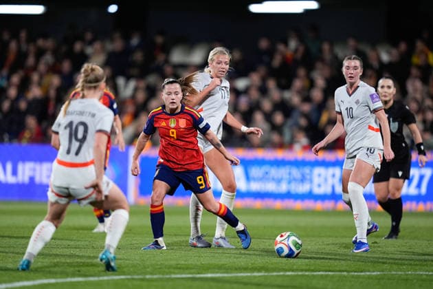 March 3, 2026, Castellon, Castellon, Spain: Claudia Pina of Spain and Ida Marin Hermannsdottir of Iceland compete for the ball during the European WomenÃ¢â‚¬â ¢s qualifiers for the FIFA WomenÃ¢â‚¬â ¢s World Cup 2027, League Phase MD1, football match played between Spain and Iceland at Estadio SkyFi Castalia on March 03, 2026, in Castellon, Spain. Castellon Spain - ZUMAa181 20260303_zaa_a181_075 Copyright: xDennisxAgyemanx