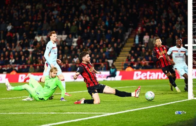 Ryan Christie of AFC Bournemouth misses a chance to score. AFC Bournemouth v Brentford, Premier League, Football, Vitality Stadium, Bournemouth, UK - 03 Mar 2026Bournemouth Vitality Stadium United Kingdom EDITORIAL USE ONLY No use with unauthorised audio, video, data, fixture lists, club league logos or live services. Online in-match use limited to 120 images, no video emulation. No use in betting, games or single club league player publications.  Copyright: xJamesxMarsh Shutterstockx 16719986at