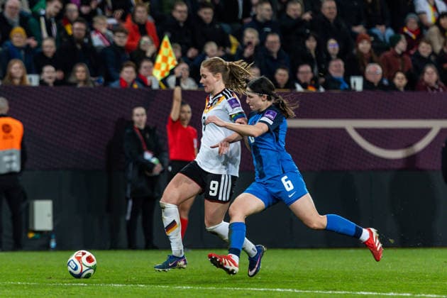 GER, UEFA Qualification for the FIFA Womens World Cup 2027, Germany Slovenia 03 03 2026, Rudolf Harbig Stadium, Dresden, GER, UEFA Qualification for the FIFA Womens World Cup 2027, Germany Slovenia Sjoeke Nüsken Germany 9 in duel against Kaja KoroÅ¡ec Slovenia 6 Â nordphotoxGmbHxx xAlexanderxTrienitz nph00051