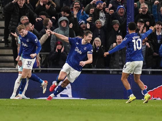 Everton v Burnley Premier League James Tarkowski of Everton (middle) celebrates scoring his sides first goal during the Premier League match at the Hill Dickinson Stadium, Liverpool 03 03 2026 UK Newspapers OUT Copyright: xMikexMartinx FIL-23075-0022