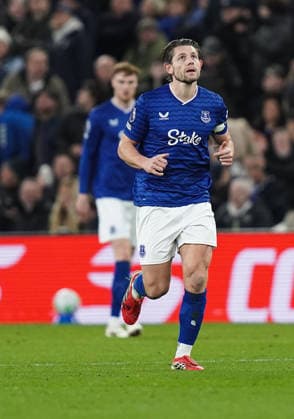 Everton v Burnley Premier League James Tarkowski of Everton (right) during the Premier League match at the Hill Dickinson Stadium, Liverpool 03 03 2026 UK Newspapers OUT Copyright: xMikexMartinx FIL-23075-0025