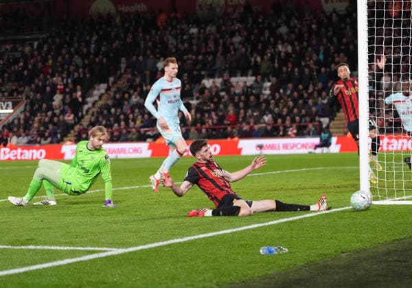 Bournemouth v Brentford, Premier League, Football, Vitality Stadium, Bournemouth, UK - 03 Mar 2026 Ryan Christie of Bournemouth gets past Caoimhin Kelleher goalkeeper of Brentford but can™t find the net. Bournemouth Vitality Stadium Bournemouth UK, UK NEWSPAPERS OUT Copyright: xSeanxRyanx