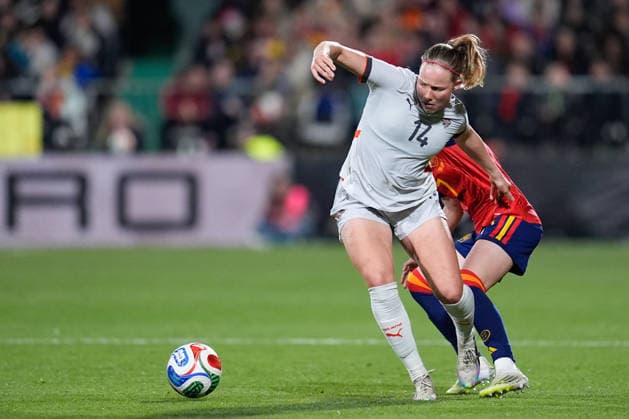 March 3, 2026, Castellon, Castellon, Spain: Hlin Eiriksdottir of Iceland and Olga Carmona of Spain compete for the ball during the European WomenÃ¢â‚¬â ¢s qualifiers for the FIFA WomenÃ¢â‚¬â ¢s World Cup 2027, League Phase MD1, football match played between Spain and Iceland at Estadio SkyFi Castalia on March 03, 2026, in Castellon, Spain. Castellon Spain - ZUMAa181 20260303_zaa_a181_164 Copyright: xDennisxAgyemanx