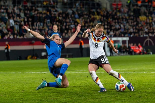 GER, UEFA Qualification for the FIFA Womens World Cup 2027, Germany Slovenia 03 03 2026, Rudolf Harbig Stadium, Dresden, GER, UEFA Qualification for the FIFA Womens World Cup 2027, Germany Slovenia Sjoeke Nüsken Germany 9 in duel Â nordphotoxGmbHxx xAlexanderxTrienitz nph00051