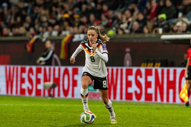 GER, UEFA Qualification for the FIFA Womens World Cup 2027, Germany Slovenia 03 03 2026, Rudolf Harbig Stadium, Dresden, GER, UEFA Qualification for the FIFA Womens World Cup 2027, Germany Slovenia Vivien Endemann Germany 8 Single Action Action Â nordphotoxGmbHxx xAlexanderxTrienitz nph00051