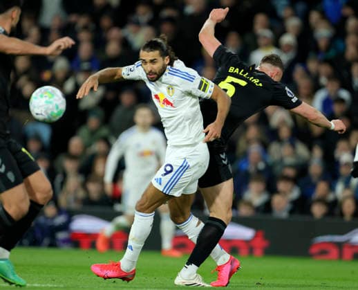 Leeds United v Sunderland - Premier League Dominic Calvert-Lewin of Leeds United and Dan Ballard of Sunderland challenge during the Premier League match between Leeds United and Sunderland at Elland Road on March 3, 2026 in Leeds, England. WARNING! This Photograph May Only Be Used For Newspaper And Or Magazine Editorial Purposes. May Not Be Used For Publications Involving 1 player, 1 Club Or 1 Competition Without Written Authorisation From Football DataCo Ltd. For Any Queries, Please Contact Football DataCo Ltd on +44 (0) 207 864 9121 Leeds Elland Road England United Kingdom Copyright: xAllstarxPicturexLibraryxLtdx