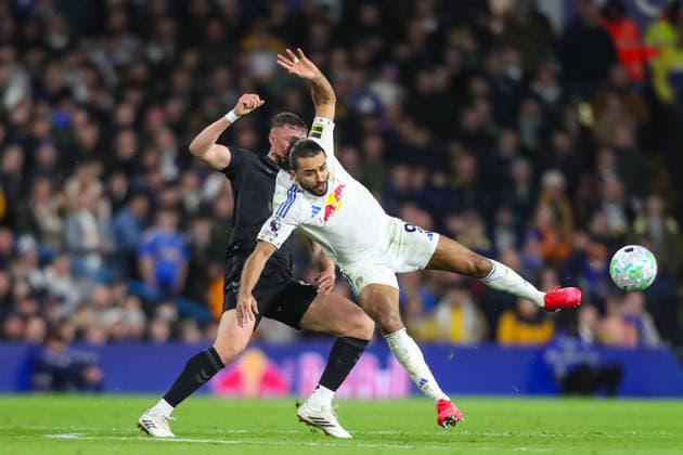 Leeds United v Sunderland, Premier League Dominic Calvert-Lewin Of Leeds United is fouled by Daniel Ballard Of Sunderland during the Leeds United v Sunderland Premier League match at Elland Road, Leeds, England on 3 March 2026 Credit: Lee Keuneke Every Second Media Editorial use only. All images are copyright Every Second Media Limited. No images may be reproduced without prior permission. All rights reserved. Premier League and Football League images are subject to licensing agreements with Football DataCo Limited. see https: www.football-dataco.com Copyright: xIMAGO EveryxSecondxMediax ESM-1836-0047 LeexKeunekex xEveryxSecondxMediax