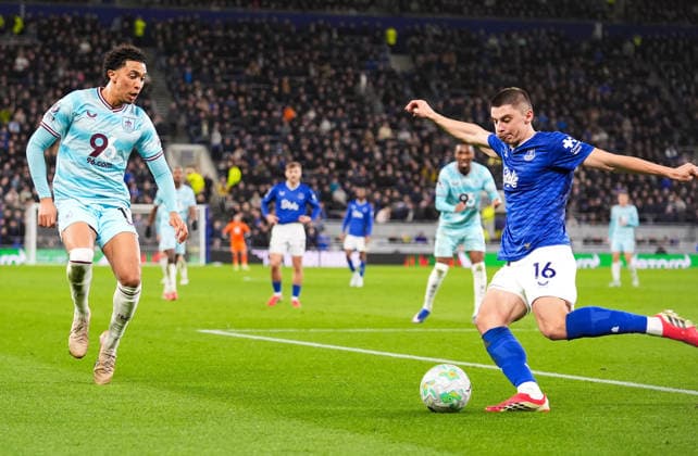 Everton v Burnley Premier League Vitaliy Mykolenko of Everton (right) clears the ball under pressure from Bashir Humphreys of Burnley (left) during the Premier League match at the Hill Dickinson Stadium, Liverpool 03 03 2026 UK Newspapers OUT Copyright: xMikexMartinx FIL-23075-0039