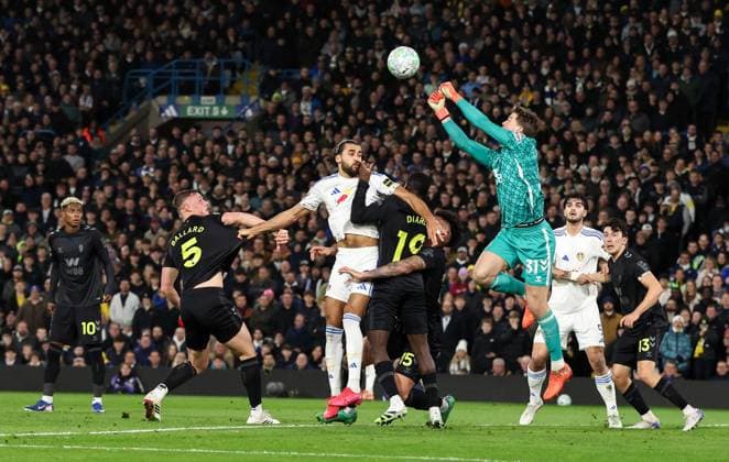 Sunderland s Melker Ellborg punches clear Leeds United v Sunderland, Premier League, Football, Elland Road, Leeds, UK - 03 Mar 2026Leeds Elland Road United Kingdom EDITORIAL USE ONLY No use with unauthorised audio, video, data, fixture lists, club league logos or live services. Online in-match use limited to 120 images, no video emulation. No use in betting, games or single club league player publications. Copyright: xAlexxDodd Shutterstockx 16719992ai