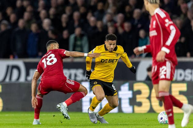 Wolverhampton Wanderers v Liverpool, Premier League Wolverhampton Wanderers midfielder Joao Gomes (8) battles for possession with Liverpool forward Cody Gakpo (18) during the Premier League match between Wolverhampton Wanderers and Liverpool at Molineux, Wolverhampton, UK on 3 March 2026. Wolverhampton Molineux West Midlands UK Editorial use only DataCo restrictions apply See www.football-dataco.com , Copyright: xManjitxNarotrax PSI-23833-0009