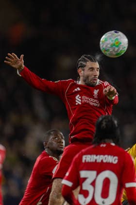 Football - FA Premier League - Wolverhampton Wanderers FC v Liverpool FC WOLVERHAMPTON, ENGLAND - Tuesday, March 3, 2026: Liverpool s Dominik Szoboszlai heads the ball during the FA Premier League match between Wolverhampton Wanderers FC and Liverpool FC at Molineux Stadium. (Photo by David Rawcliffe Propaganda) WOLVERHAMPTON Molineux Stadium WEST MIDLANDS ENGLAND  Copyright: xDavidxRawcliffex P2026-03-03-Wolves_Liverpool-96