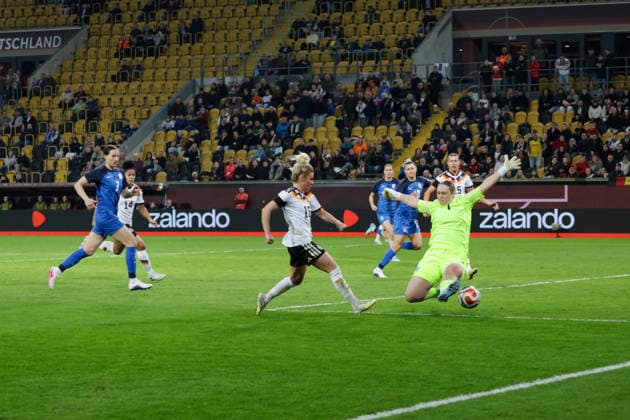 03 03 2026, xgrfx, Soccer World Cup Qualification , Germany Women Slovenia Women v l Goal, Linda Dallmann Deutsche Frauennationalmannschaft DFL DFB REGULATIONS PROHIBIT ANY USE OF PHOTOGRAPHS as IMAGE SEQUENCES and or QUASI VIDEO Dresden