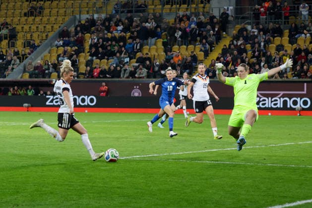 03 03 2026, xgrfx, Soccer World Cup Qualification , Germany Women Slovenia Women v l Goal, Linda Dallmann Deutsche Frauennationalmannschaft DFL DFB REGULATIONS PROHIBIT ANY USE OF PHOTOGRAPHS as IMAGE SEQUENCES and or QUASI VIDEO Dresden