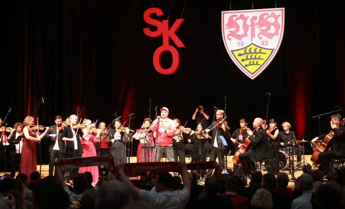03 03 26 VfB Stuttgart concert Klassik trifft Kurve Germany, Stuttgart, 03 03 2026, football, Bundesliga, VfB Stuttgart, concert Klassik trifft Kurve in the Liederhalle Stuttgart Philipp Volksmund singer of the band Die Fraktion