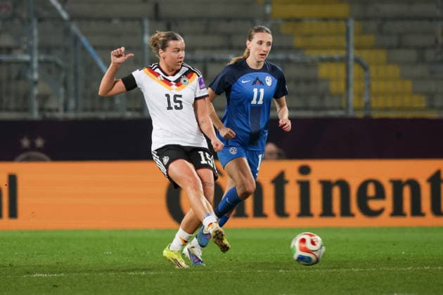 03 03 2026, xgrfx, Soccer World Cup Qualification , Germany Women Slovenia Women v l Larissa Mühlhaus German Womens National Team , Lara Prasnikar Slovenia DFL DFB REGULATIONS PROHIBIT ANY USE OF PHOTOGRAPHS as IMAGE SEQUENCES and or QUASI VIDEO Dresden
