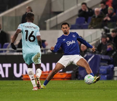 Everton v Burnley Premier League Iliman Ndiaye of Everton (right) intercepts a pass from Florentino Luis of Burnley (left) during the Premier League match at the Hill Dickinson Stadium, Liverpool 03 03 2026 UK Newspapers OUT Copyright: xMikexMartinx FIL-23075-0118