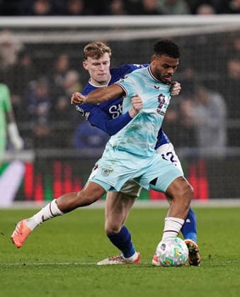 Everton v Burnley Premier League Lyle Foster of Burnley (front) battles for the ball with Jarrad Branthwaite of Everton during the Premier League match at the Hill Dickinson Stadium, Liverpool 03 03 2026 UK Newspapers OUT Copyright: xMikexMartinx FIL-23075-0123