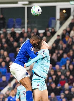 Everton v Burnley Premier League Beto of Everton (left) and Maxime Esteve of Burnley (right) challenge for a header during the Premier League match at the Hill Dickinson Stadium, Liverpool 03 03 2026 UK Newspapers OUT Copyright: xMikexMartinx FIL-23075-0135