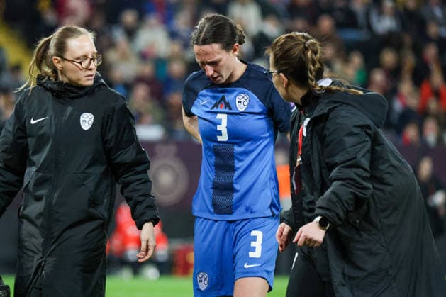 Dresden, Germany 03 March 2026 International match for Womens World Cup Qualification Germany Women vs Slovenia Women In the picture from left the second Sara Agrez Slovenia injured Copyright: HMBxMedia MadeleinexFantini