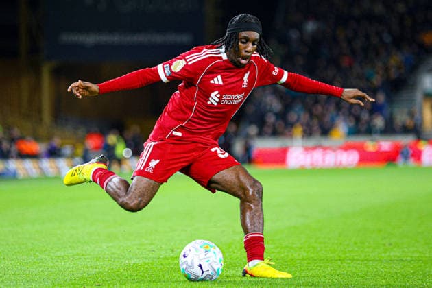 WOLVERHAMPTON, ENGLAND - March 03: Jeremie Frimpong of Liverpool crosses the ball during the Premier League football match between Wolverhampton Wanderers and Liverpool at Molineux stadium on March 03, 2026 in Wolverhampton, England. (Photo by Natalie Mincher Sports Press Photo) Copyright: xNataliexMincher SPPx Sportspressphoto_SPR101087