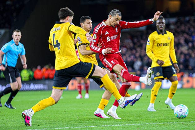 WOLVERHAMPTON, ENGLAND - March 03: Hugo Ekitike of Liverpool takes a shot during the Premier League football match between Wolverhampton Wanderers and Liverpool at Molineux stadium on March 03, 2026 in Wolverhampton, England. (Photo by Natalie Mincher Sports Press Photo) Copyright: xNataliexMincher SPPx Sportspressphoto_SPR101090