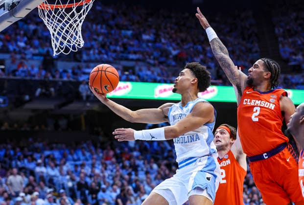 College Basketball Clemson University Vs University Of North Carolina Mar 03. March 3, 2026: North Carolina guard Seth Trimble (7) goes up for layup in front of Clemson guard Dillon Hunter (2). NCAA, College League, USA basketball game between Clemson University and University of North Carolina at Dean Smith Center, Chapel Hill, North Carolina. David Beach CSM (Credit Image: Â David Beach Cal Media) Chapel Hill Nc United States of America EDITORIAL USE ONLY Copyright: xx ZUMA-20260303_zma_c04_028.jpg DavidxBeachx csmphotothree477213