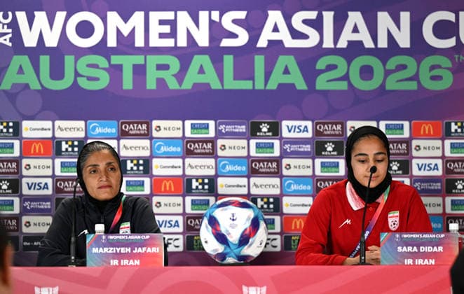 SOCCER IRAN press conference, PK, Pressekonferenz Iran coach Marziyeh Jafari (left) and player Sara Didar during a Women s Asian Cup press conference at the Gold Coast Stadium on the Gold Coast, Wednesday, March 4, 2026 ( NO ARCHIVING Gold Coast Queensland Australia  Copyright: xDavexHuntx 20260304137847556770