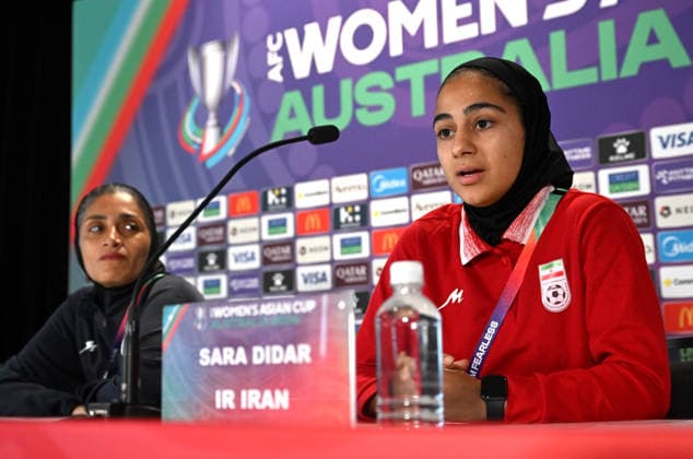 SOCCER IRAN press conference, PK, Pressekonferenz Iran coach Marziyeh Jafari (left) looks on to player Sara Didar during a Women s Asian Cup press conference at the Gold Coast Stadium on the Gold Coast, Wednesday, March 4, 2026 ( NO ARCHIVING Gold Coast Queensland Australia  Copyright: xDavexHuntx 20260304150922161383