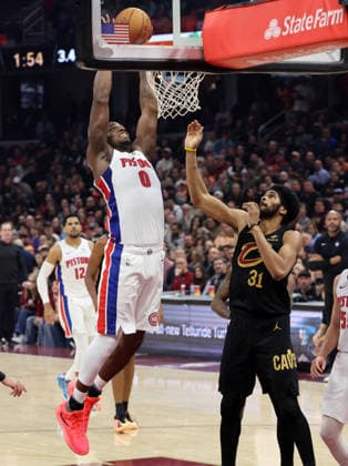 Detroit Piston s Jalen Duren (0) dunks over Cleveland Cavalier s Jarrett Allen (31) during the second quarter in Cleveland, Ohio Tuesday March 3, 2026. The Cavaliers defeated the Pistons 113-109.  CLE20260303111 AARONxJOSEFCZYK