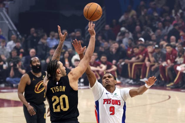 Cleveland Cavalier s Jaylon Tyson (20) shoots over Detroit Piston s Ausar Thompson (9) during the third quarter in Cleveland, Ohio Tuesday March 3, 2026. The Cavaliers defeated the Pistons 113-109.  CLE20260303115 AARONxJOSEFCZYK