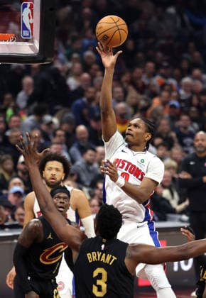 Detroit Piston s Ausar Thompson (9) shoots over Cleveland Cavalier s Thomas Bryant (3) during the fourth quarter in Cleveland, Ohio Tuesday March 3, 2026. The Cavaliers defeated the Pistons 113-109.  CLE20260303119 AARONxJOSEFCZYK