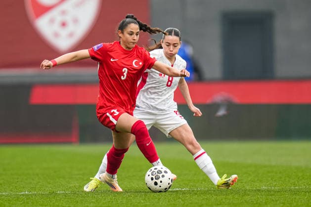 Turkiye v Malta - 2027 FIFA Women s World Cup European Qualifiers Fatma Sakar of Turkey challenges Yulya Carella of Malta during the FIFA Women s World Cup European Qualifiers 2027 match between Turkey and Malta at Pendik Stadium in Istanbul, Turkey, on March 3, 2026. Istanbul Istanbul Turkey  Copyright: xYagizxGurtugx originalFilename:gurtug-turkiyev260303_npYXQ.jpg