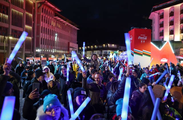 (260304) -- CORTINA D AMPEZZO, March 4, 2026 -- Spectators are seen during the Milan-Cortina 2026 Paralympic Winter games, Winterspiele,Spiele, Summer games Torch Relay and Flame Unifying Ceremony in Cortina D Ampezzo, Italy, March 3, 2026. ) (SP)ITALY-CORTINA D AMPEZZO-PARALYMPIC WINTER GAMES-FLAME UNIFYING CEREMONY WangxKaiyan 