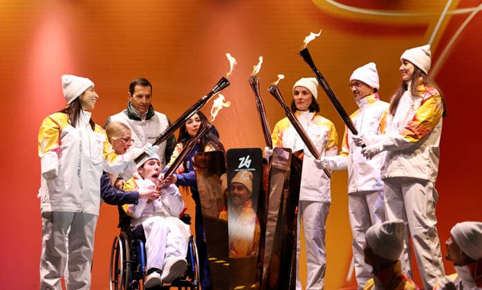 (260304) -- CORTINA D AMPEZZO, March 4, 2026 -- Torchbearers unify the flame during the Milan-Cortina 2026 Paralympic Winter games, Winterspiele,Spiele, Summer games Torch Relay and Flame Unifying Ceremony in Cortina D Ampezzo, Italy, March 3, 2026. ) (SP)ITALY-CORTINA D AMPEZZO-PARALYMPIC WINTER GAMES-FLAME UNIFYING CEREMONY WangxKaiyan 