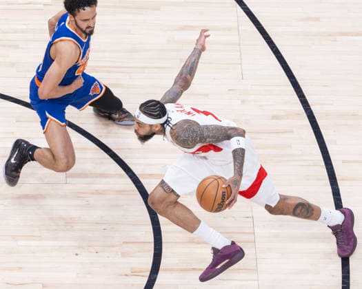 (260304) -- TORONTO, March 4, 2026 -- Brandon Ingram (R) of Toronto Raptors breaks through during the 2025-2026 NBA, Basketball Herren, USA regular season game between Toronto Raptors and New York Knicks in Toronto, Canada, on March 3, 2026. (Photo by Xinhua) (SP)CANADA-TORONTO-BASKETBALL-NBA-RAPTORS VS KNICKS ZouxZheng 