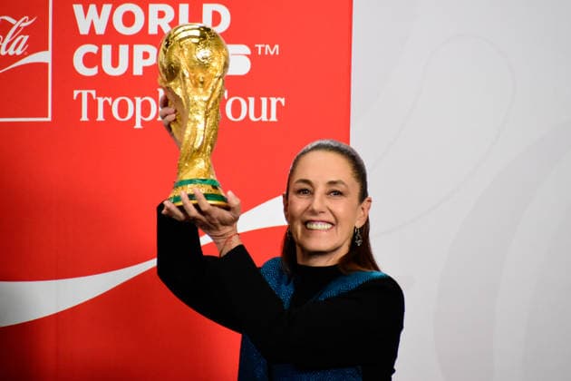 Mexico™s President Claudia Sheinbaum Holds World Cup Trophy Tour press conference, PK, Pressekonferenz Mexico™s President Claudia Sheinbaum Pardo lifts the Original FIFA World Cup, WM, Weltmeisterschaft, Fussball trophy during a press conference at the National Palace. on March 3, 2026 in Mexico City, Mexico. Mexico City CDMX Mexico Copyright: xLuisxBarronx