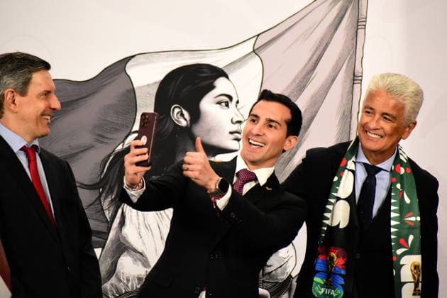 Mexico™s President Claudia Sheinbaum Holds World Cup Trophy Tour press conference, PK, Pressekonferenz Head of the National Sports Commission (CONADE) Rommel Pacheco takes a selfie whit former Brazilian footballer JosÃ Roberto Gama de Oliveira, known as Bebeto, during a press conference for the Original FIFA World Cup, WM, Weltmeisterschaft, Fussball trophy tour at the National Palace. on March 3, 2026 in Mexico City, Mexico. Mexico City CDMX Mexico Copyright: xLuisxBarronx