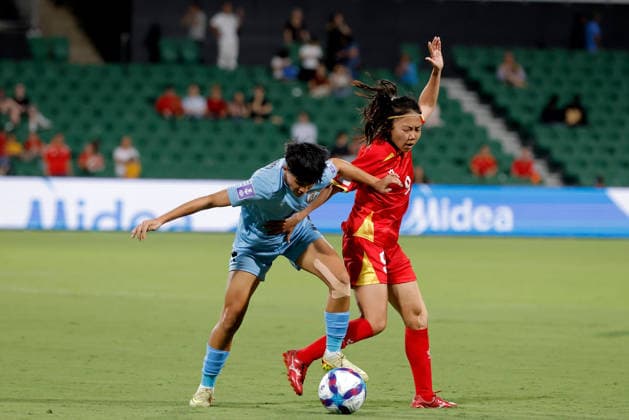 SOCCER ASIAN CUP VIETNAM INDIA, Huynh Nhu of Vietnam is tackled by Shilky Devi Hemam of India during the AFC Women™s Asian Cup Group C match between Vietnam and India at HBF Park in Perth, Wednesday, March 4, 2026. ( NO ARCHIVING, EDITORIAL USE ONLY PERTH WESTERN AUSTRALIA AUSTRALIA  Copyright: xRICHARDxWAINWRIGHTx 20260304117068896193