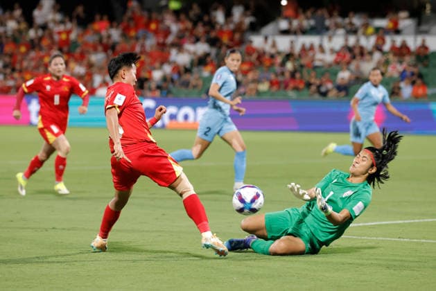 SOCCER ASIAN CUP VIETNAM INDIA, Nguyen Thi Bich Thuy of Vietnam has a shot saved by Panthoi Chanu Elangbam of India during the AFC Women™s Asian Cup Group C match between Vietnam and India at HBF Park in Perth, Wednesday, March 4, 2026. ( NO ARCHIVING, EDITORIAL USE ONLY PERTH WESTERN AUSTRALIA AUSTRALIA  Copyright: xRICHARDxWAINWRIGHTx 20260304185585530680